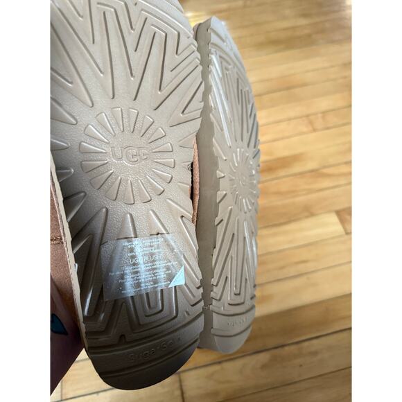 Ugg classic brown Sherpa lined slippers - Picture 5 of 9